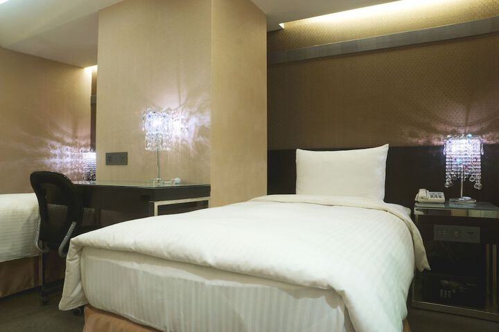 Room 28 of 60