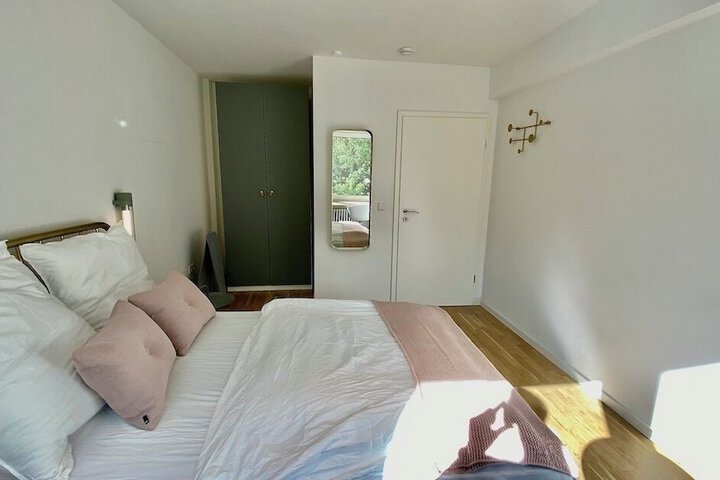 Room 2 of 33