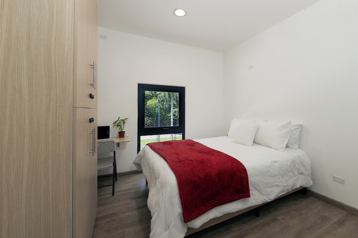 Room 2 of 27