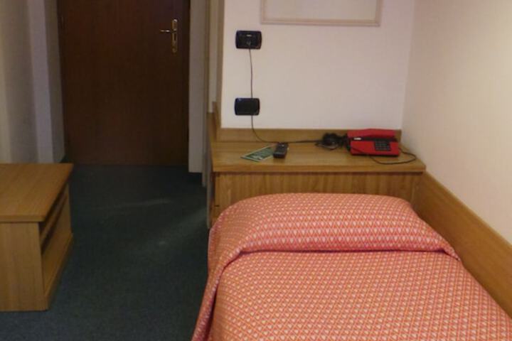 Room 11 of 44