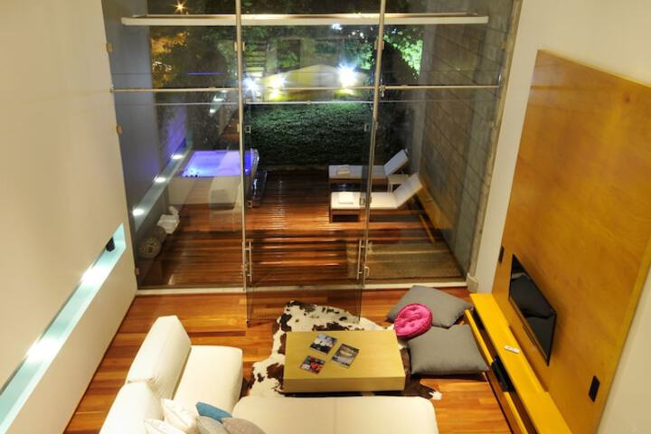 Room 6 of 45