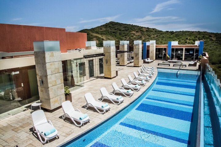 Hotel Pool