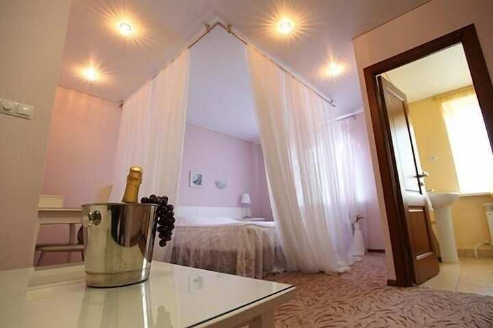Room 48 of 93