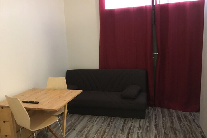 Room 6 of 15