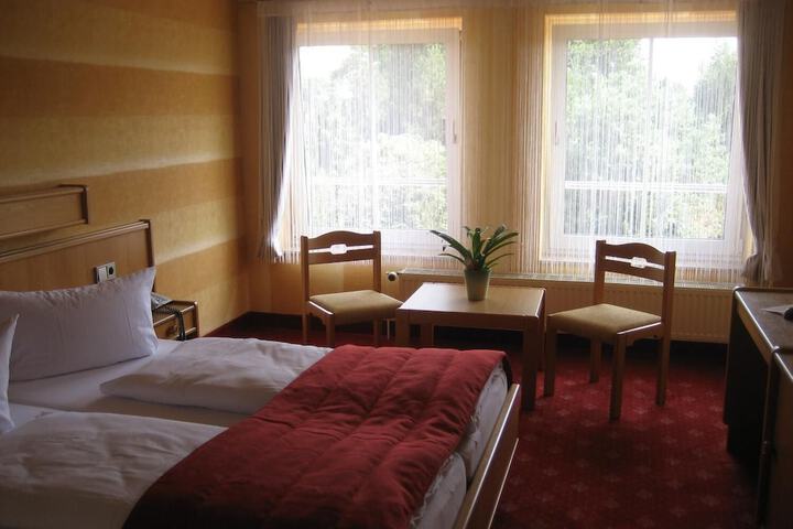 Room 6 of 18