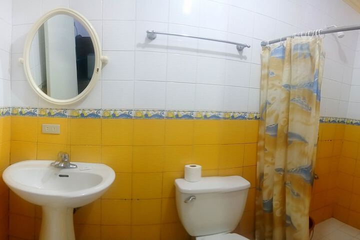 Room 10 of 14