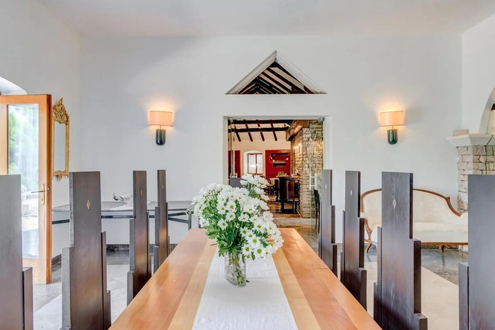 Stunning Home in Milna With 5 Bedrooms and Wifi