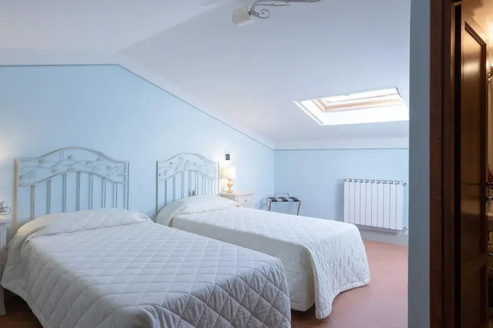 Room 3 of 27