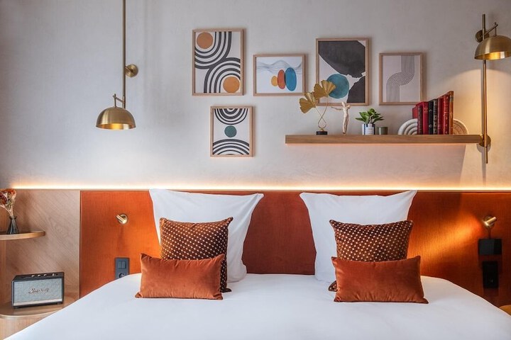 Room 52 of 205