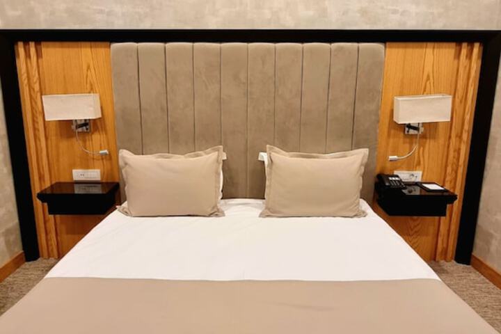 Room 12 of 53