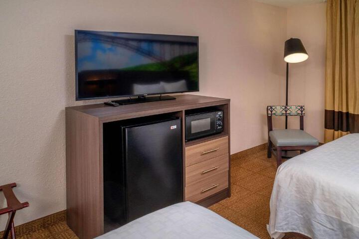Standard Room, King or Two Doubles (14 of 15)