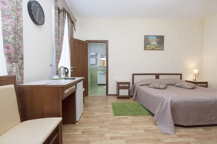 Room 6 of 63