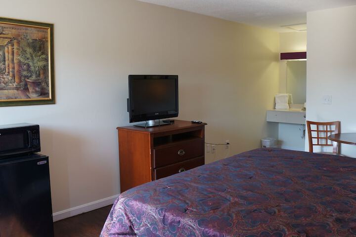 Single Room 1 King Bed (22 of 36)