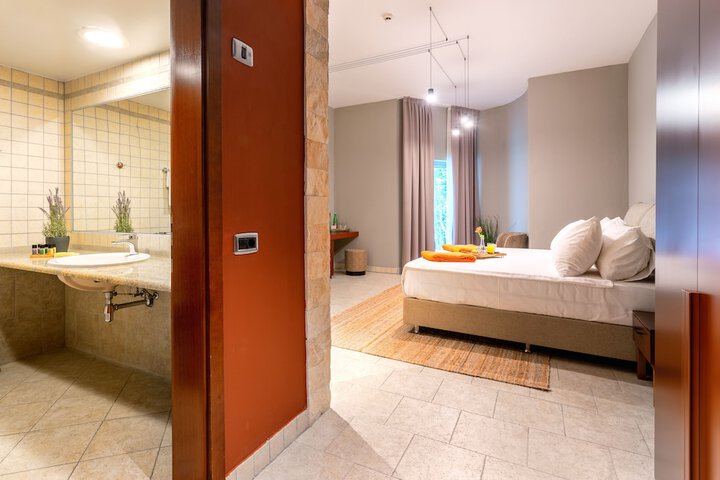 Room 44 of 131