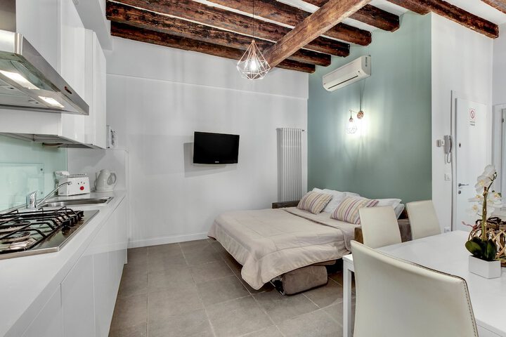 Room 12 of 19