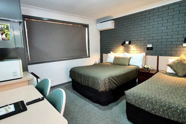Room 8 of 44