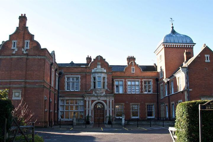 OAKWOOD HOUSE HOTEL