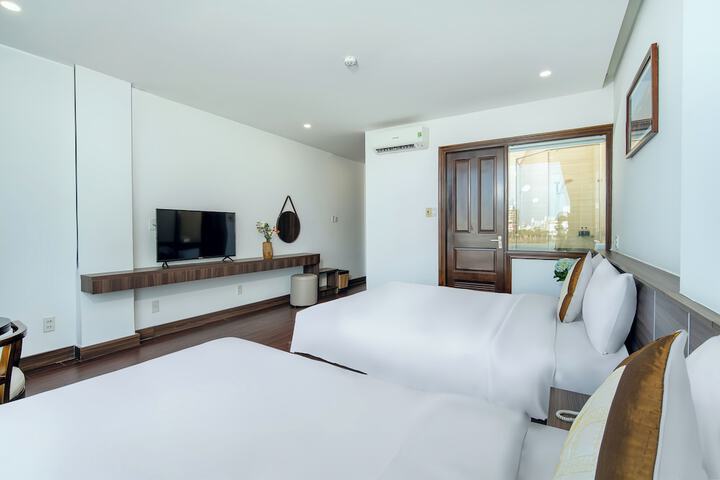 Room 12 of 43
