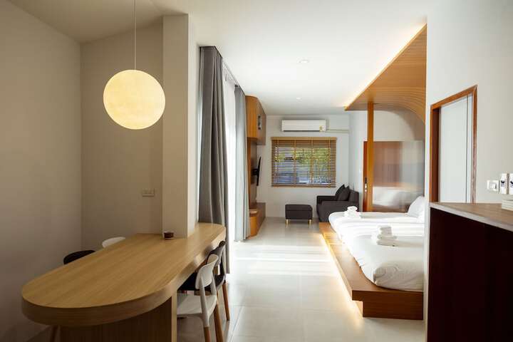 Room 10 of 103