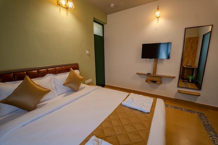 Room 11 of 25