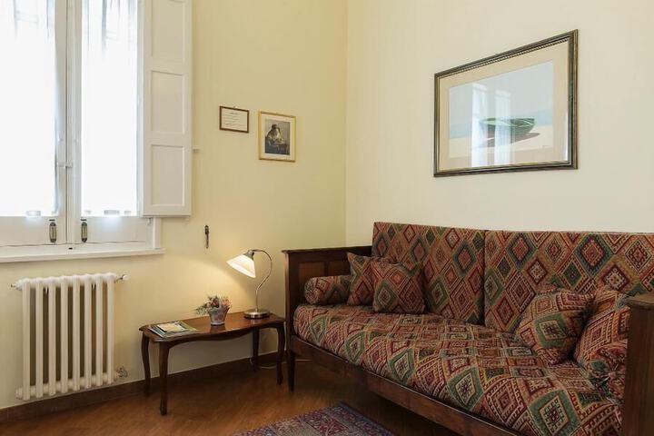 Room 4 of 16