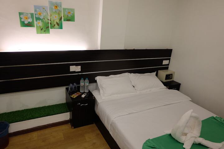 Room 11 of 33