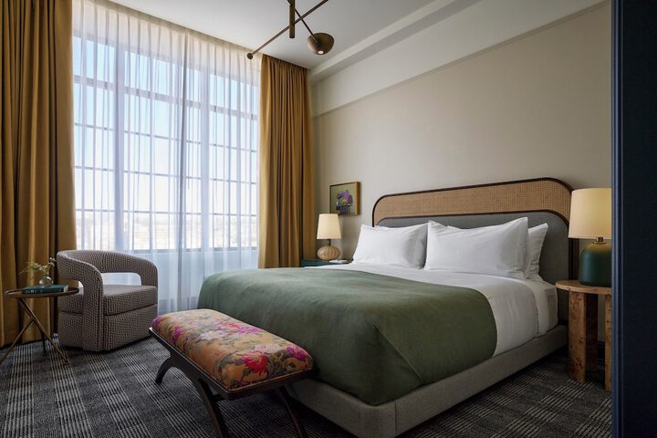 Room 43 of 190