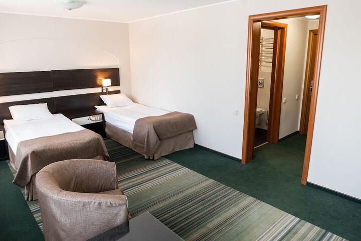 Room 27 of 72