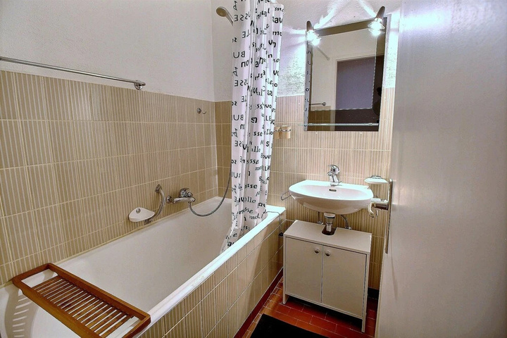 Room 7 of 15