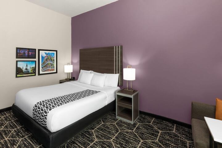 Room 11 of 36