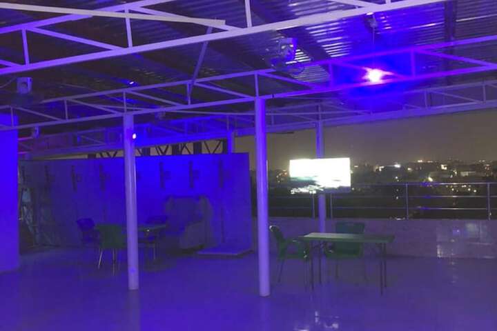 Lounge 19 of 27
