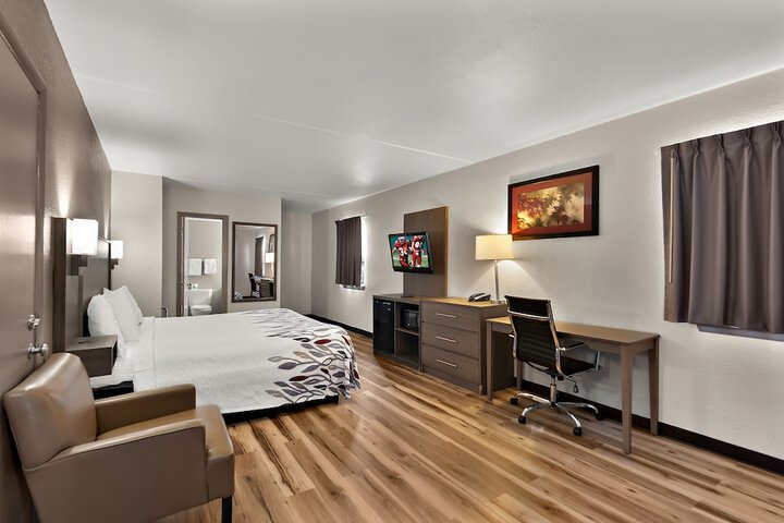 Standard King First Floor (2 of 10)