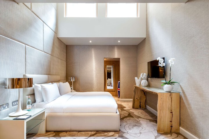 Room 4 of 110