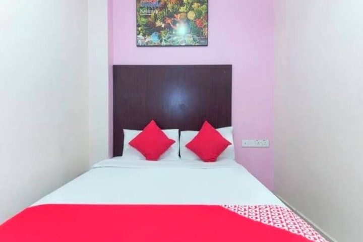 Room 6 of 12