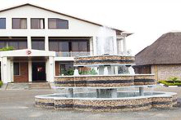Hotel Exterior 8 of 31