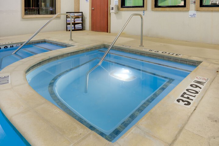 Indoor spa tub
