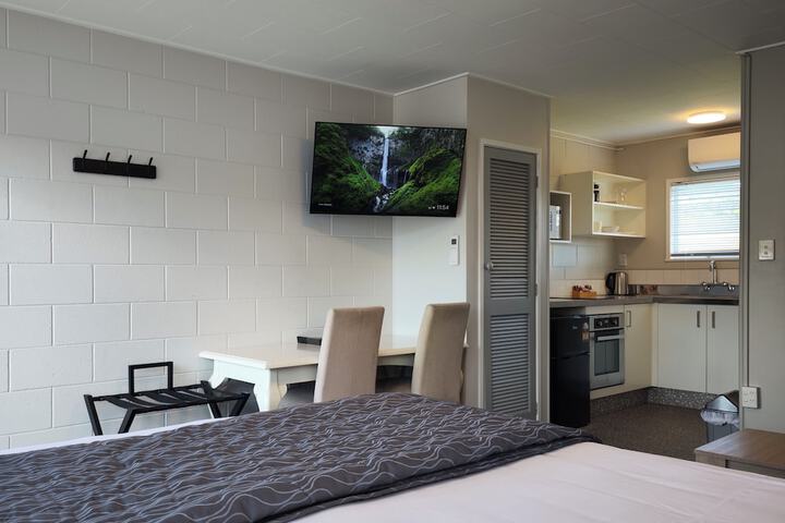 Room 16 of 36
