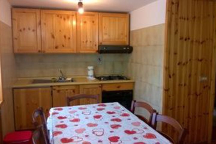 Room 9 of 18