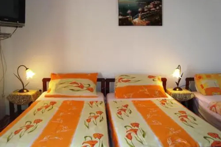 Room 3 of 11