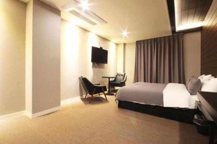 Room 35 of 51