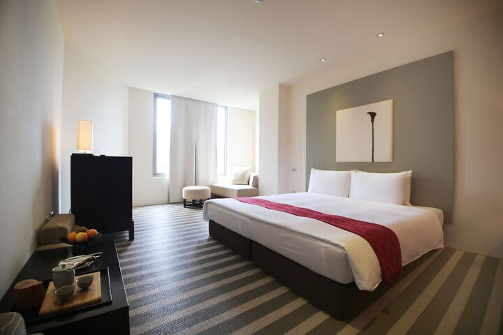 Room 5 of 77
