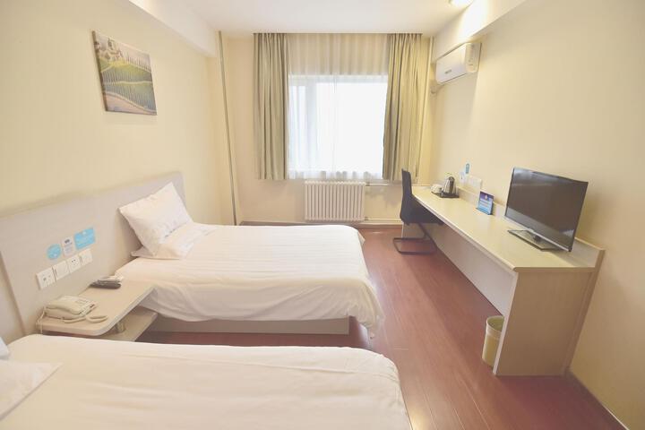 Room 3 of 8
