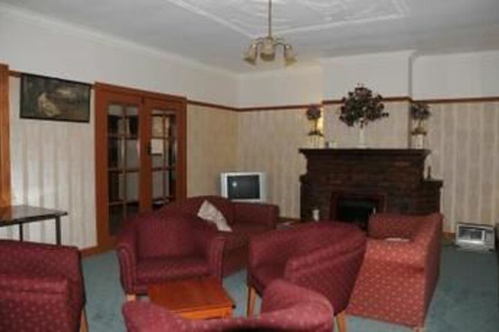 Room 5 of 10