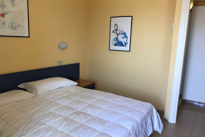 Room 5 of 16
