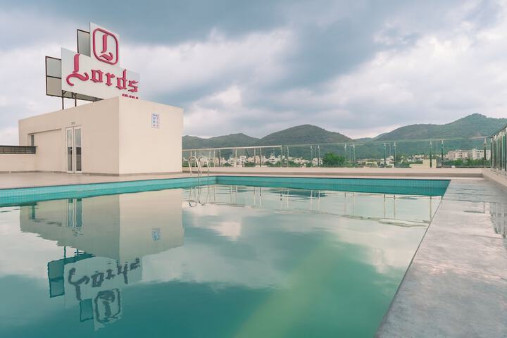 Pool 18 of 39