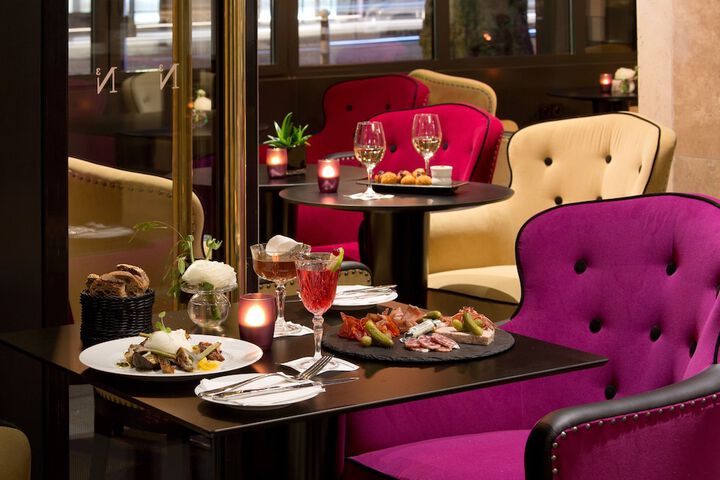 Lounge 58 of 81
