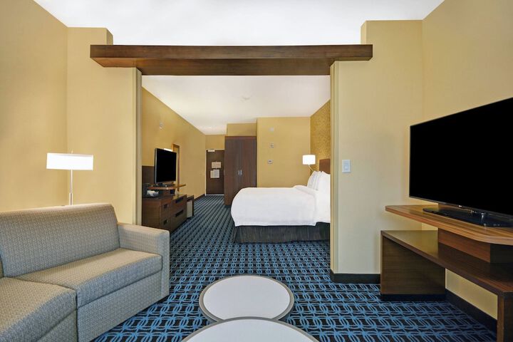 Room 9 of 37