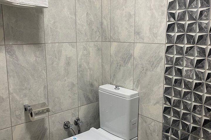 Room 6 of 15