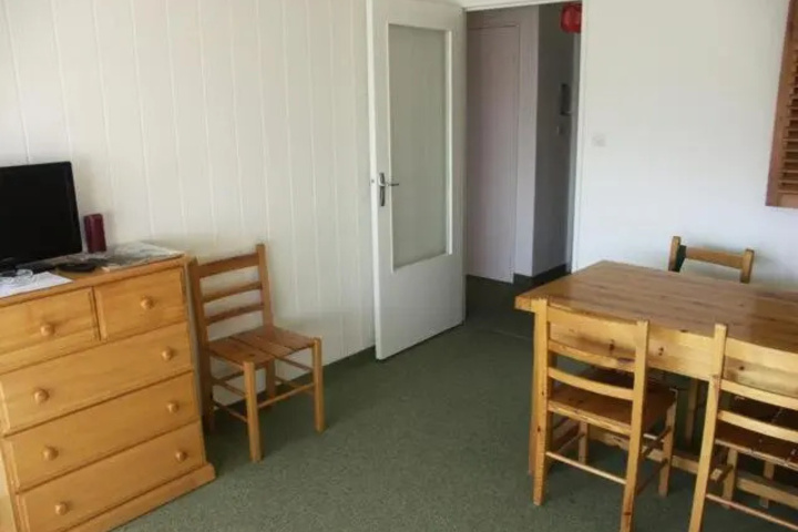 Room 6 of 11
