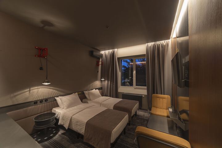 Room 11 of 33